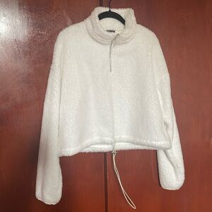 Women’s white crop Sherpa (SM)